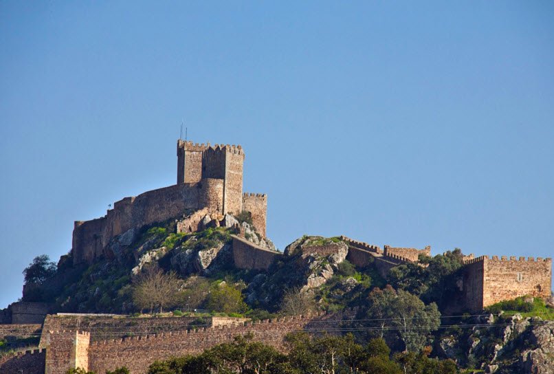 Castillo de Alburquerque, Castillo de Luna, Spain